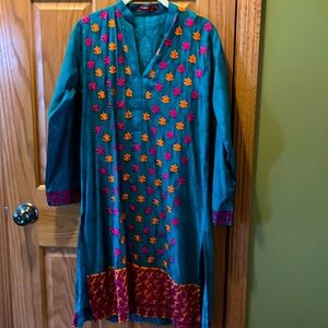 Beautifully embroidered lightweight kurta.